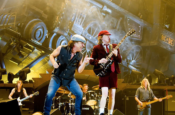AC/DC scenoje jau beveik 40 metų