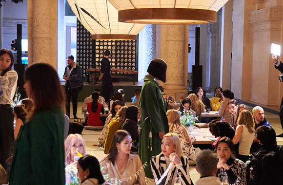 Paryžiaus mados savaitėje pristatyta Japonijos įkvėpta 2018 m. „H&M Studio“ pavasario ir vasaros kolekcija