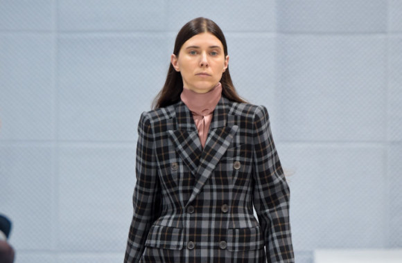 „Balenciaga“ 2016 m. rudens-žiemos kolekcijos modelis