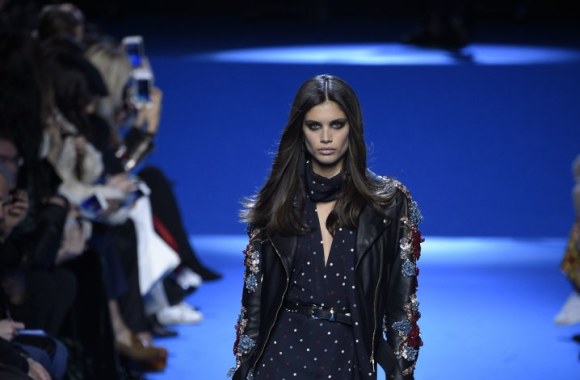 „Elie Saab“ 2016 m. rudens-žiemos kolekcijos modelis