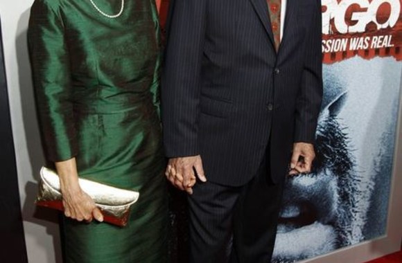 Alanas Arkinas su žmona Suzanne