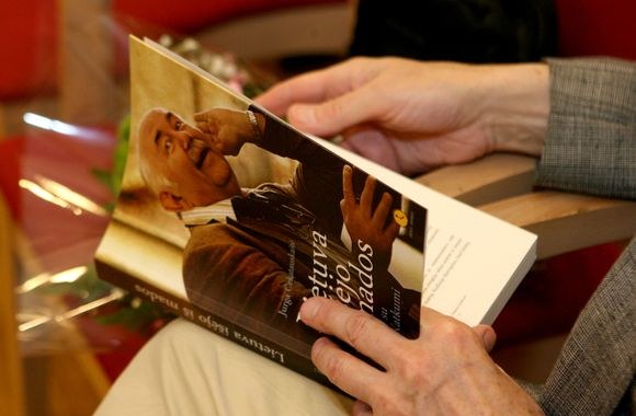 Pokalbių su Donatu Katkumi knygos pristatymo akimirka