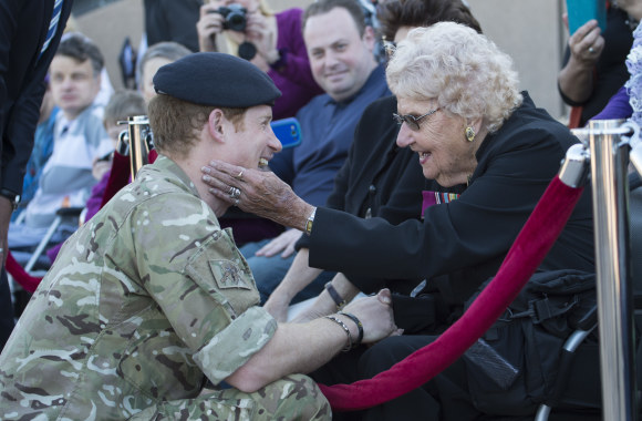 Didžiausia princo Harry gerbėja – Daphne Dunne/ Vida Press nuotr.