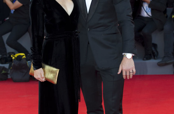 Aaronui Taylorui-Johnsonui netrukdo, kad žmona Sam vyresnė 24 metais