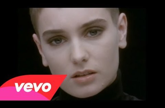 VIDEO kadras: Sinead O\'Connor išgarsinusi 1990-ųjų daina „Nothing Compares 2 U“
