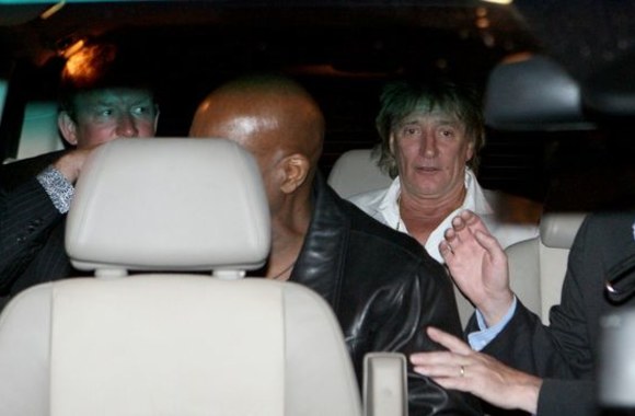 R.Stewartas koncerto išvakarėse naktinėjo restorane