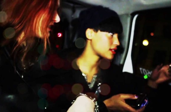 VIDEO kadras: Icona Pop - I Love It (feat. Charli XCX) [OFFICIAL VIDEO]