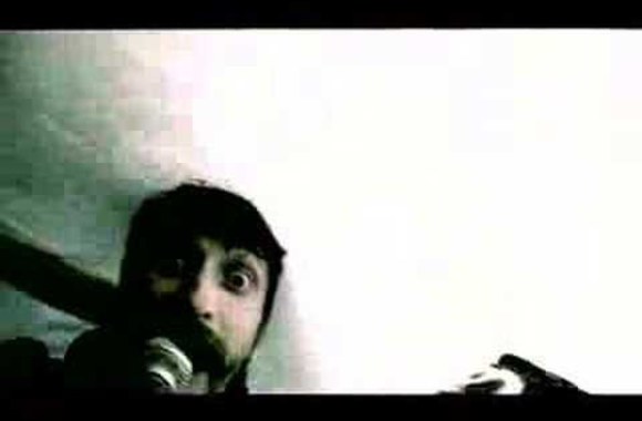 VIDEO kadras: Gogol Bordello - start wearing purple