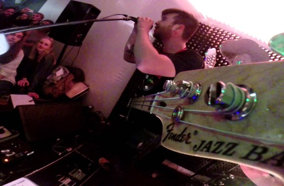 VIDEO kadras: Monkey Tank - Red Giant (live)