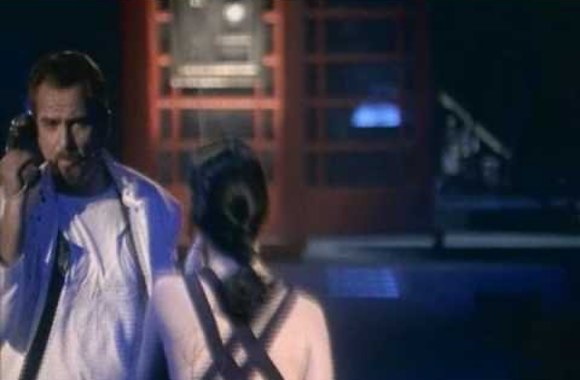 VIDEO kadras: Peter Gabriel - Come Talk To Me