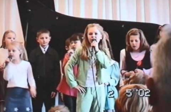 VIDEO kadras: Monika Linkyte vaikystėje