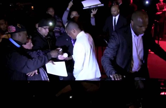 VIDEO kadras: Po konflikto lifte Jay Z ir Beyonce su seserimi Solange išvyksta skirtingais automobiliais