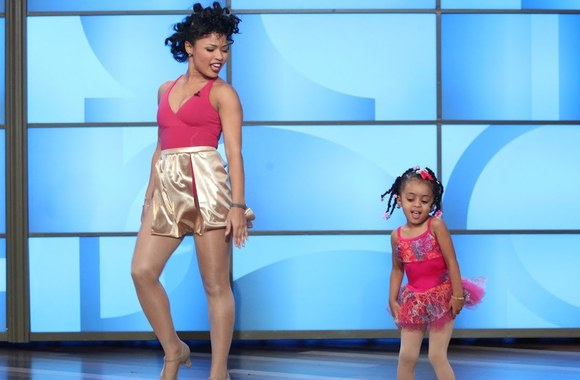 VIDEO kadras: Heaven su mama šoka pagal Beyonce hitą „Grown Woman“