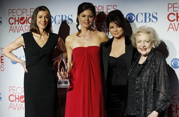 (Iš kairės) Wendie Malick, Jane Leeves, Valerie Bertinelli ir Betty White