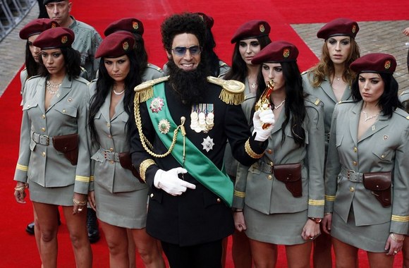 Sacha Baronas Cohenas filmo „Diktatorius“ premjeroje