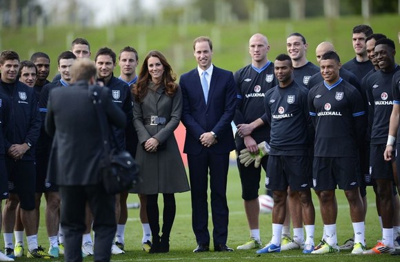 Princas Williamas ir Kembridžo hercogienė Catherine su Anglijos futbolininkais