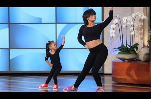 VIDEO kadras: Pirmas Heaven ir jos mamos pasirodymas televizijoje