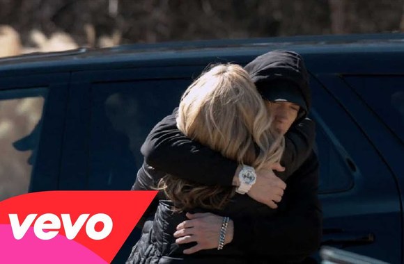 VIDEO kadras: Eminemo dainos „Headlights“ vaizdo klipas