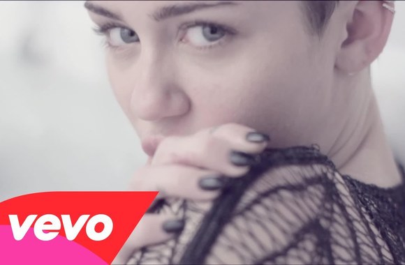 VIDEO kadras: Miley Cyrus „Adore You“