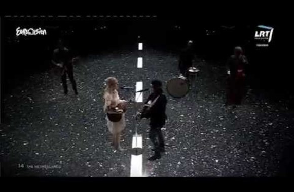 VIDEO kadras: Eurovision 2014 The Netherlands: The Common Linnets - Calm After The Storm (1st Semi-Final)
