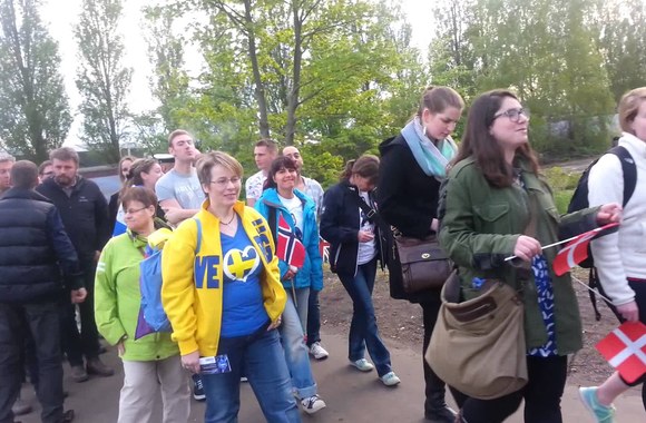 VIDEO kadras: Į „B&W Hallrene\" areną plūdo išsipustę „Eurovizijos\" gerbėjai