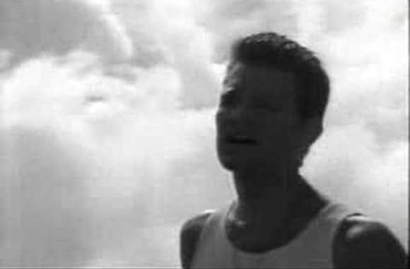 VIDEO kadras: Chris Isaack „Wicked Game“