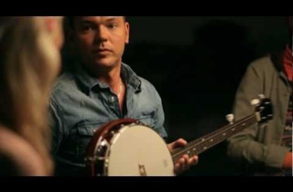 VIDEO kadras: Lauris Reiniks - Banjo Laura - Official Music Video- Eurovision LATVIA 2011 (#2)