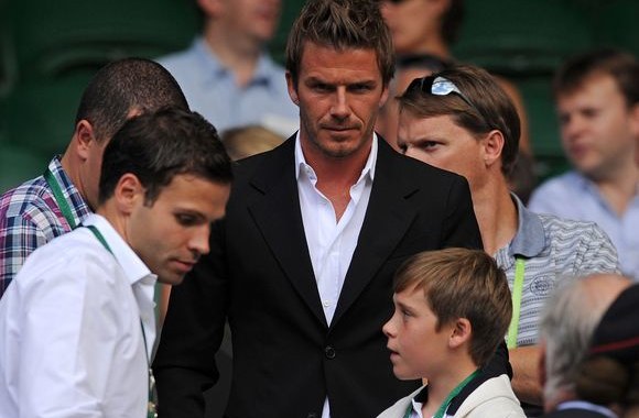 Davidas Beckhamas su sūnumi Brooklynu stebi dvikovą tarp ispano Rafaelio Nadalio ir brito Andy Murray'aus.