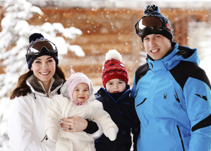 Kate Middleton ir princas Williamas su vaikais Prancūzijos Alpėse (2016 m.) / „Scanpix“ nuotr.