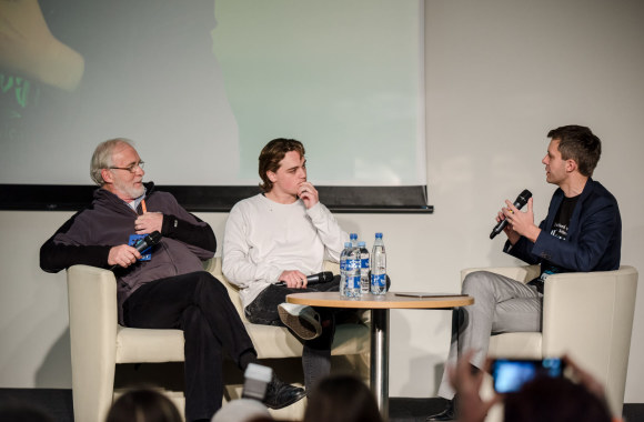 Ianas McElhinney, Deanas Chapmanas ir Andrius Tapinas