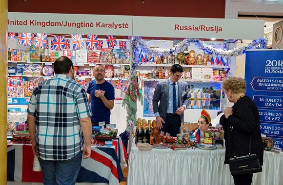 Tarptautinės Kalėdų labdaros mugės atidarymo akimirkos