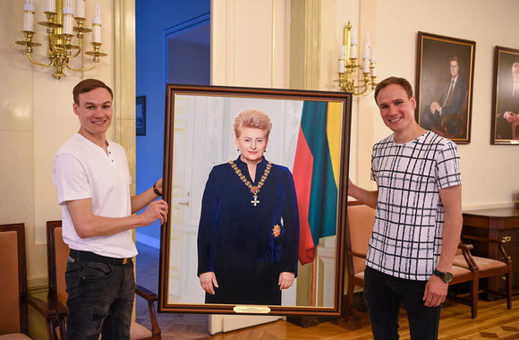 Broliai Gataveckai nupiešė Dalios Grybauskaitės portretą / R. Dačkaus nuotr.