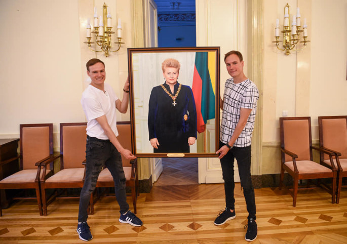 Broliai Gataveckai nupiešė Dalios Grybauskaitės portretą / R. Dačkaus nuotr.