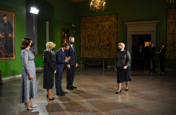 Šventinė vakarienė Prancūzijos pirmąjai porai Valdovų rūmuose / Roberto Dačkaus, LR prezidento kanceliarijos nuotr.