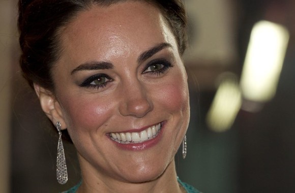 Princą Williamą atlydėjo elegantiška žmona Kembridžo hercogienė Catherine