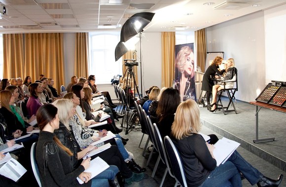 Šventinio makiažo tendencijų pristatymas