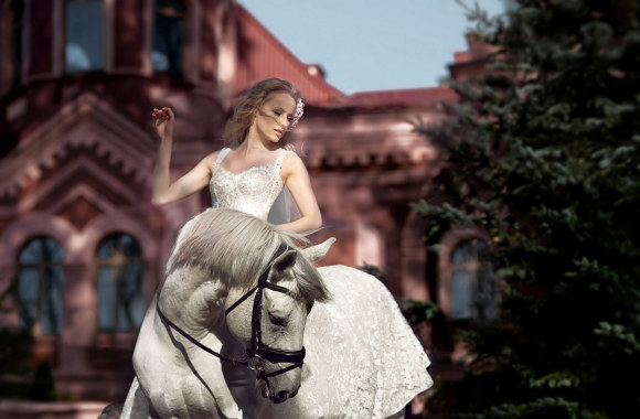 Viktorijos Jakučinskaitės suknelių kolekcija / „ErikaMaja Photography“ nuotr. 