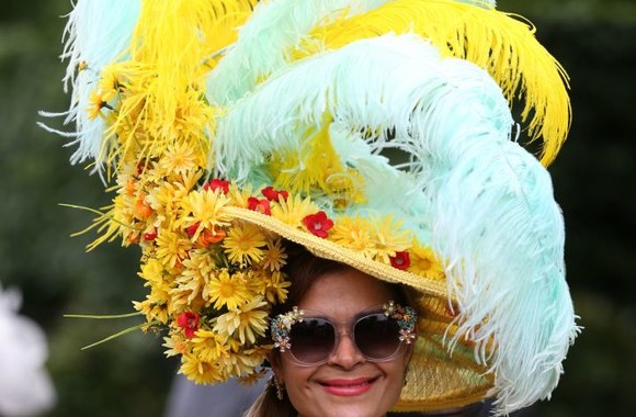 Didžiojoje Britanijoje prasidėjusių Askoto karališkųjų žirgų lenktynių viešnios