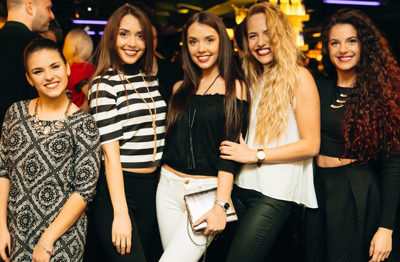 Linksmybių akimirka „Pantera“ naktiniame klube 