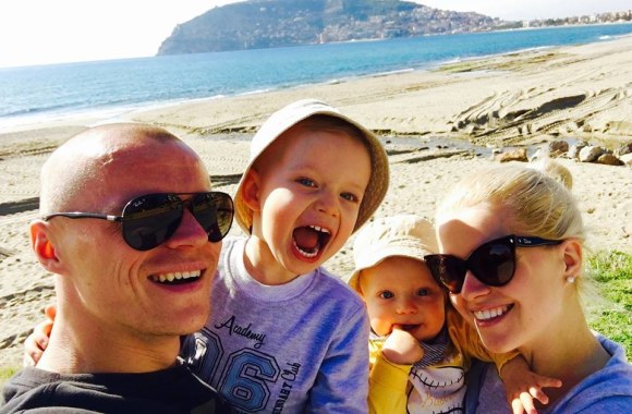 Darvydas Šernas su žmona Sandra ir vaikais