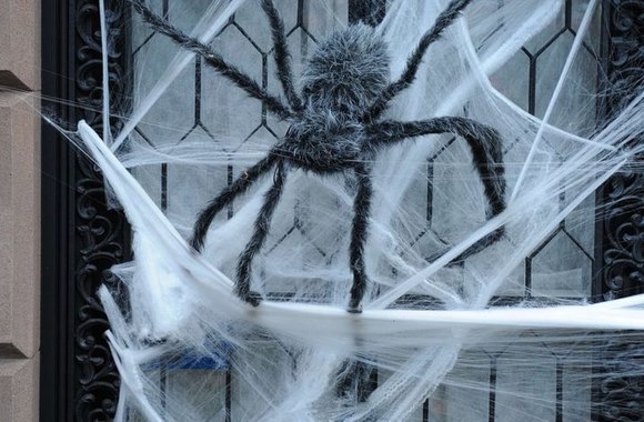 Liv Tyler butas, papuoštas Helovino dekoracijomis