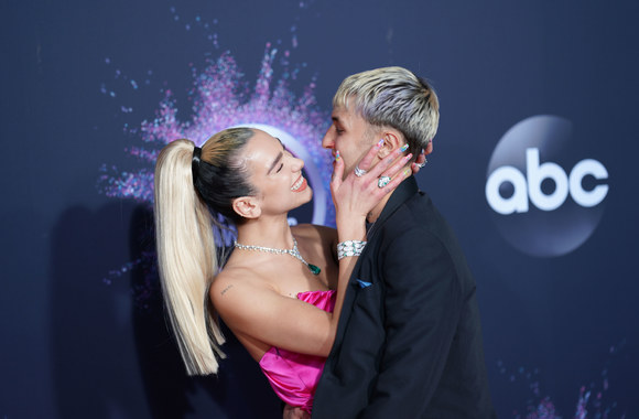 Anwaras Hadidas ir Dua Lipa / „Scanpix“ nuotr.