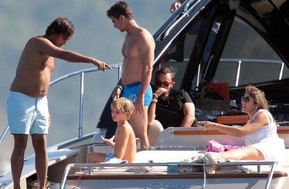 Liz Hurley su vyru Arunu Nayaru