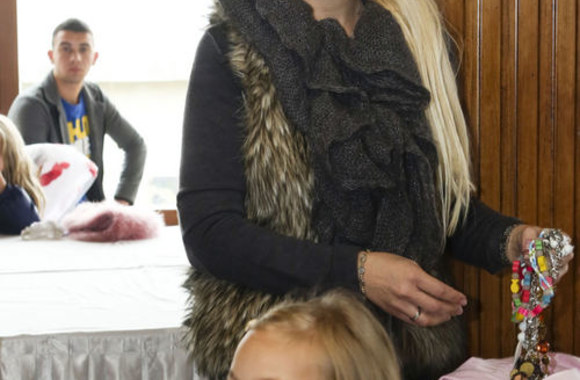 Dainininkė Diana Dargienė su dukra Une