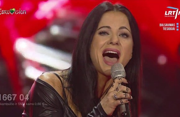 aiste-pilvelyte-im-like-a-wolf-liet-as-kaip-vilke