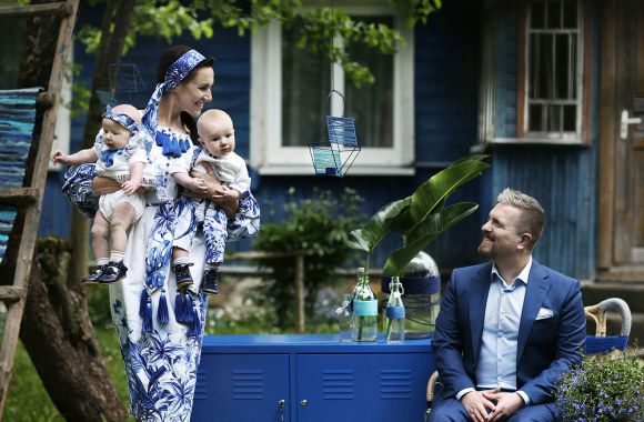 Katažinos ir Deivydo Zvonkaus dvynių krikštynos: gimtajame kaime – su lietumi, lašiniais ir daug daug meilės.