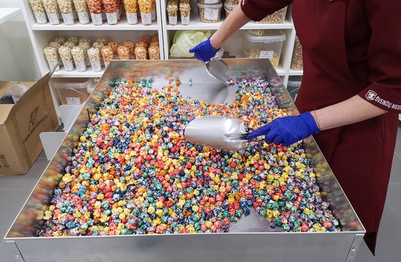 Laboratorijoje „Popcorn Lab” galėsite paragauti net 50 rūšių spragėsių 