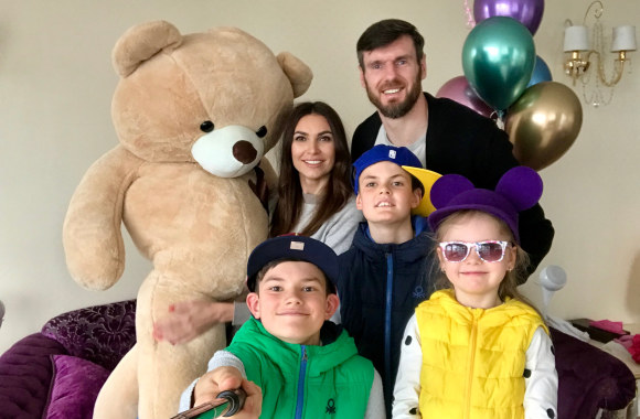 Kšyštofas Lavrinovičius su žmona Tatjana, dukra Emily, sūnumis Danieliumi ir Dominyku / Asmeninio albumo nuotr.