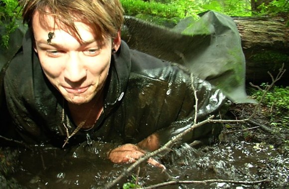 Realybės šou „2 Barai“ dalyviai purvo ruože