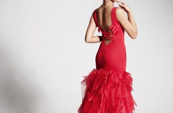 „Mis Lietuva 2010“ dalyvė su dizainerės Julijos sukurta suknele